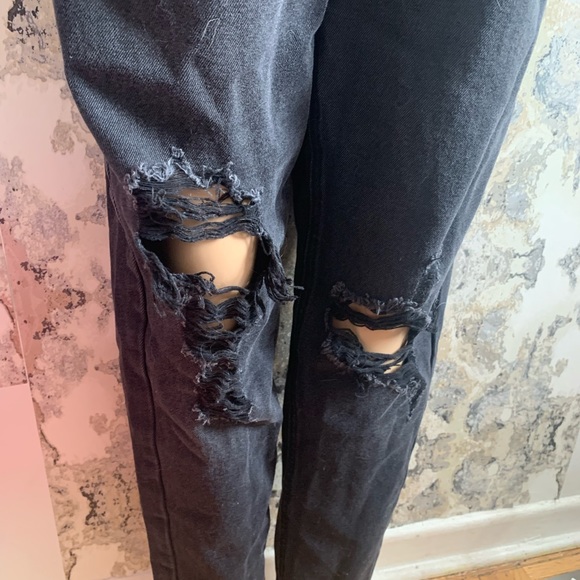 DISTRESSED HIGH WAISTED “MOM” JEANS - Picture 3 of 6